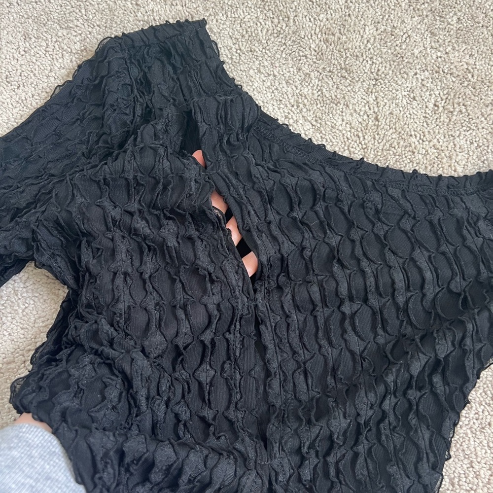 Black One Shoulder Asymmetrical Top 🖤 - Picture 3 of 4